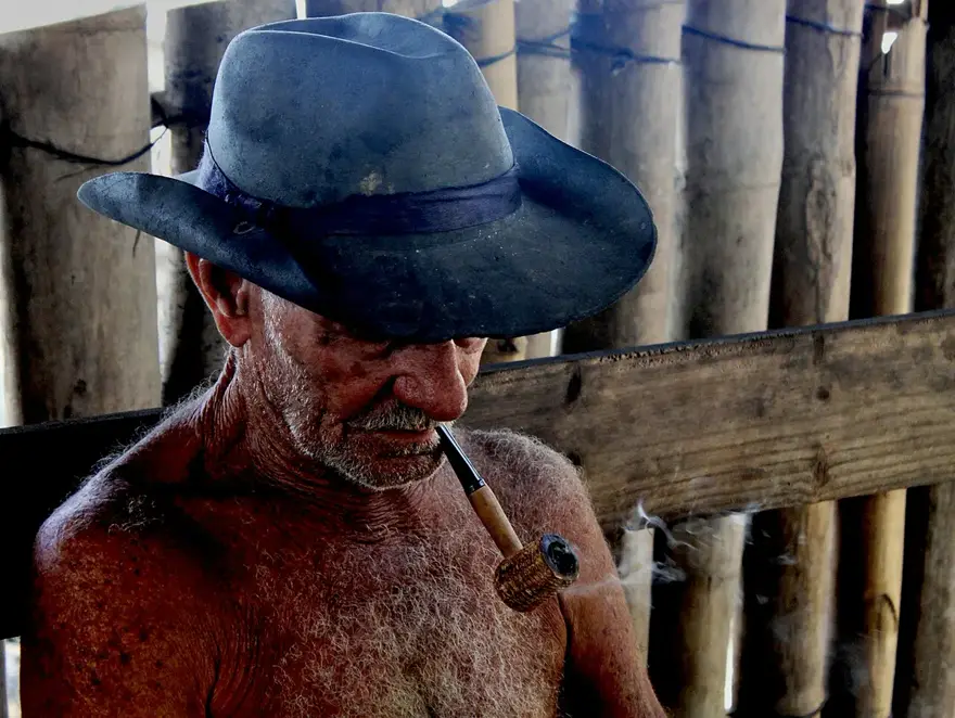 A Cuban compay with his pipe — conversation the Cuban way